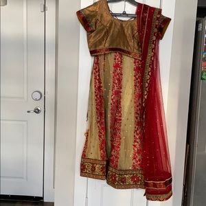 Women’ Dress with Blouse, Skirt and Scarf